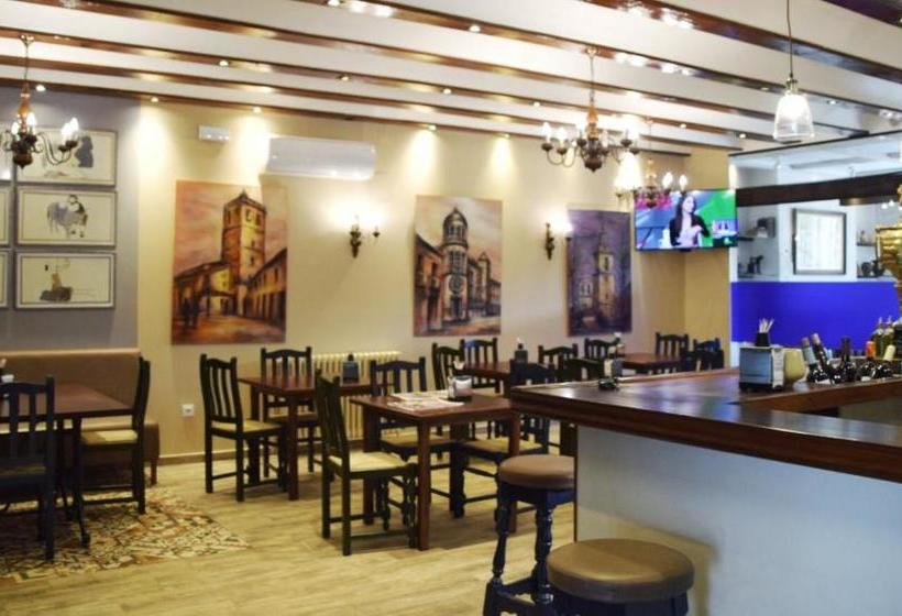 هتل Hostal Restaurante San Isidro
