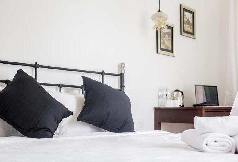 هتل The Marian Boutique Lodging House