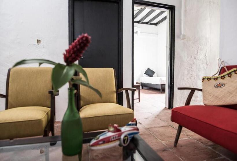 هتل The Marian Boutique Lodging House
