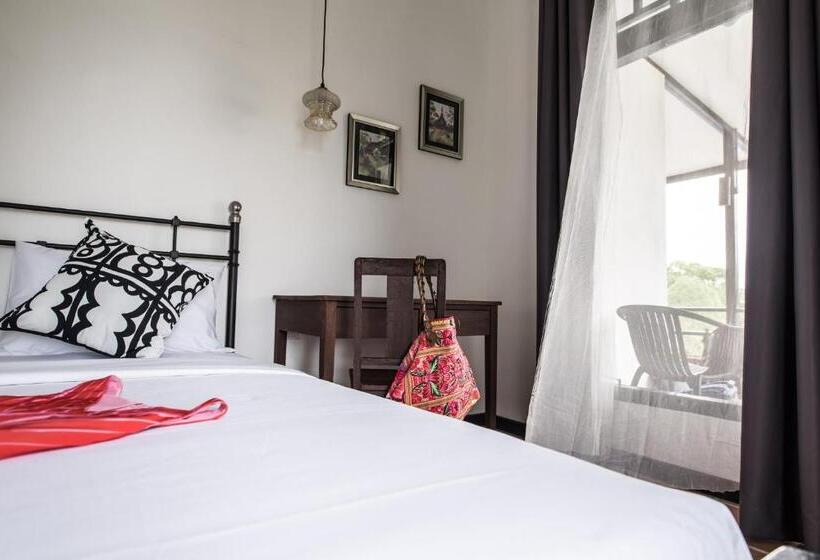 هتل The Marian Boutique Lodging House