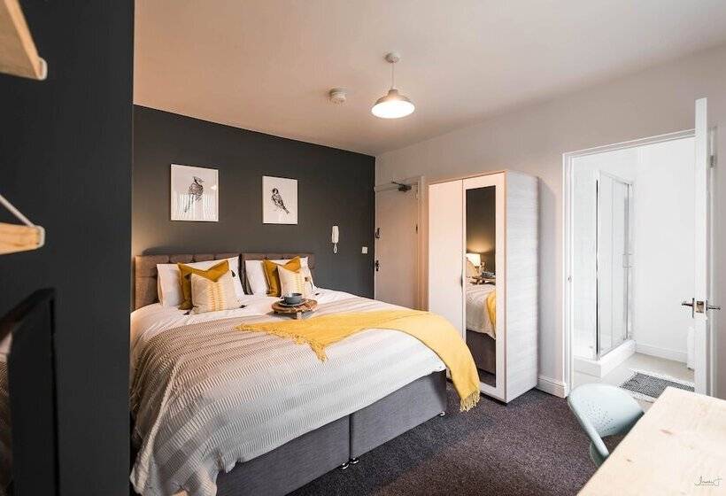 بنسيون Roberts Residence