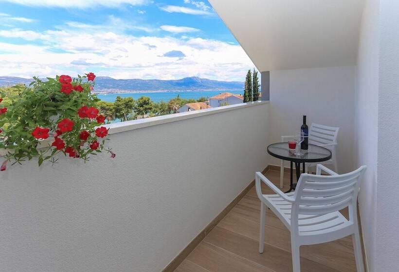 Apartments Villa Niko With Pool