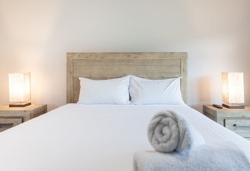 Great Escape   Cannonvale