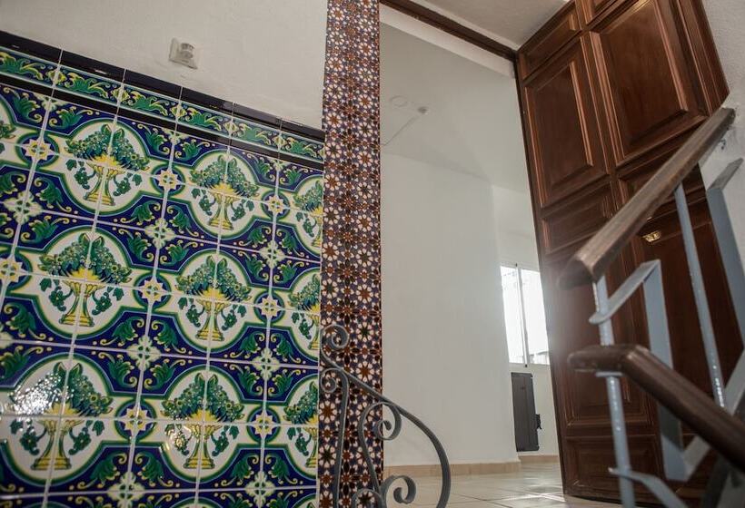 بنسيون Vivian S Guest House