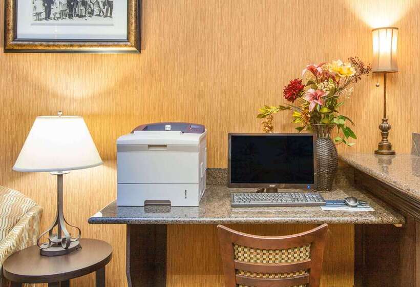 هتل Baymont By Wyndham Branson   On The Strip