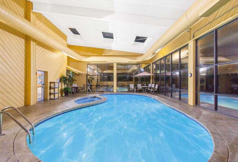 هتل Baymont By Wyndham Branson   On The Strip