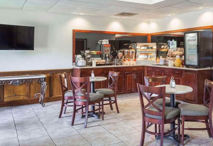 בית מלון כפרי Baymont By Wyndham Madisonville