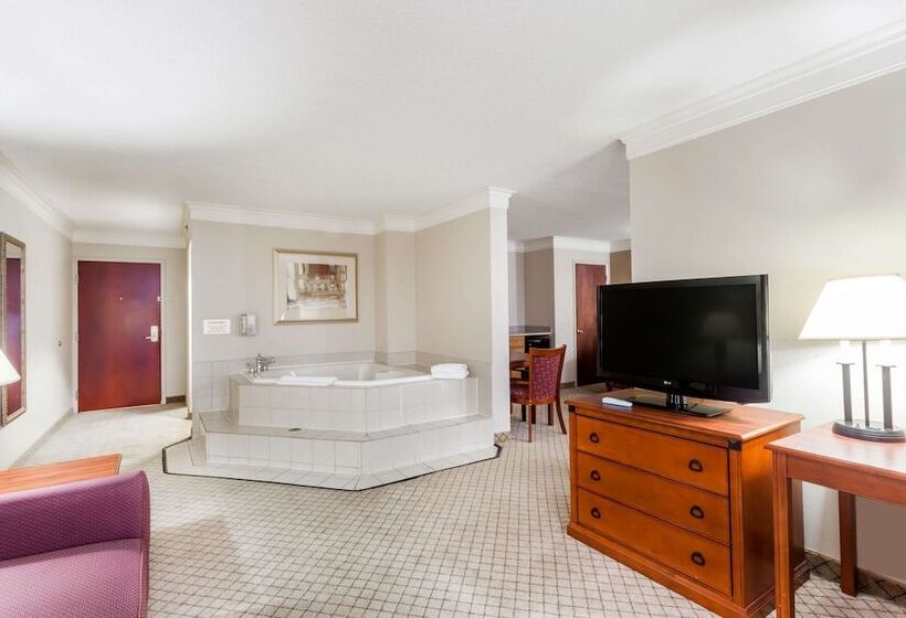 בית מלון כפרי Baymont By Wyndham Madisonville