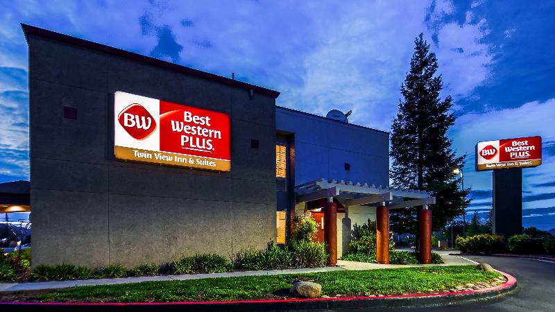 فندق Best Western Plus Twin View Inn & Suites