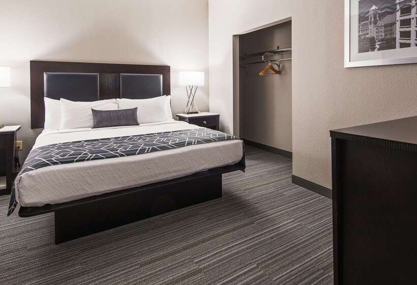 ホテル Best Western Plus Wilkes Barrescranton Airport