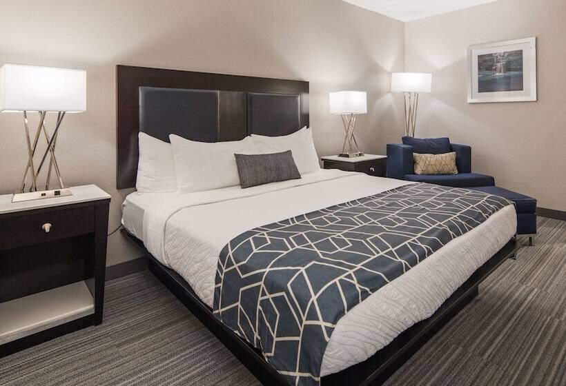 ホテル Best Western Plus Wilkes Barrescranton Airport