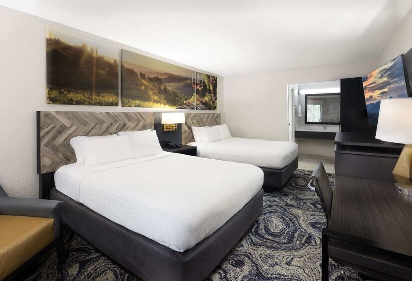 هتل Clarion Inn Biltmore Village