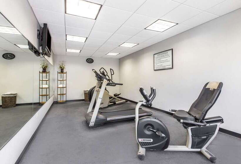 هتل Clarion Inn Biltmore Village