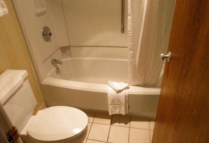 هتل Clarion Inn