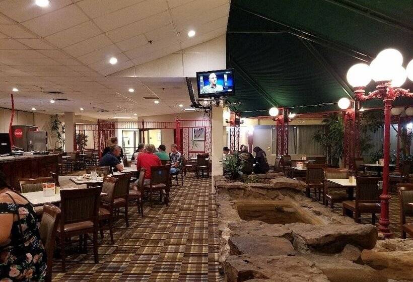 هتل Clarion Inn