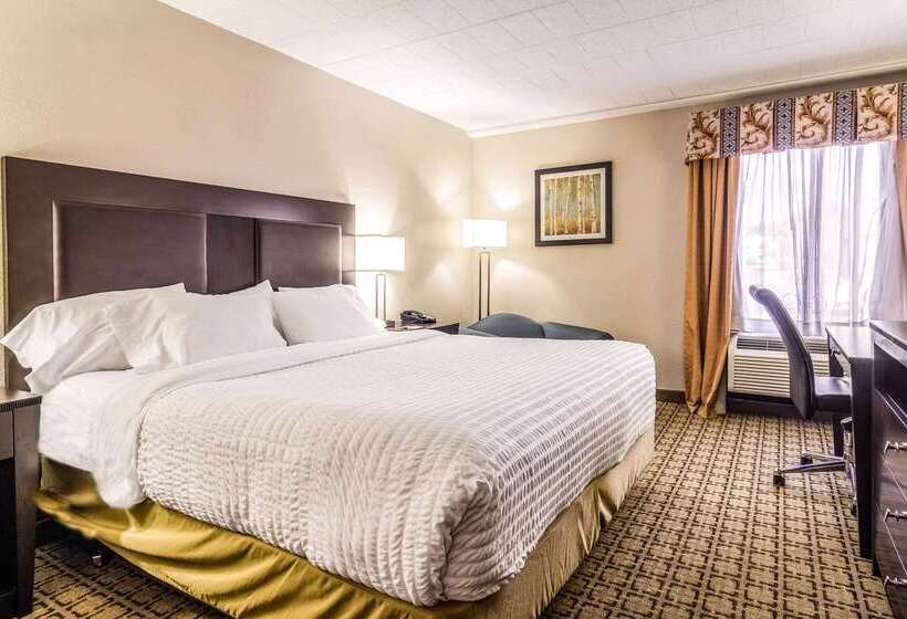 בית מלון כפרי Clarion Inn
