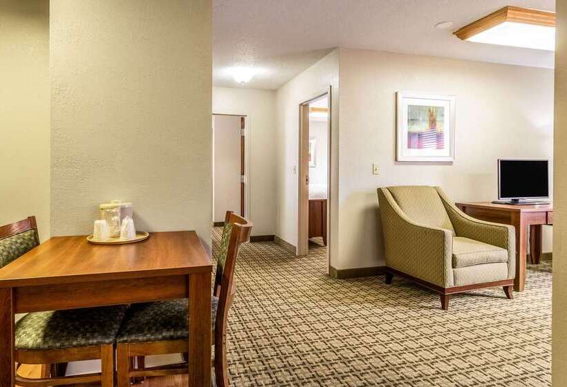 בית מלון כפרי Clarion Inn