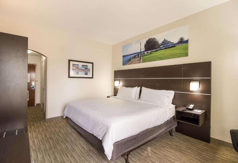 هتل Clarion Pointe New Bern