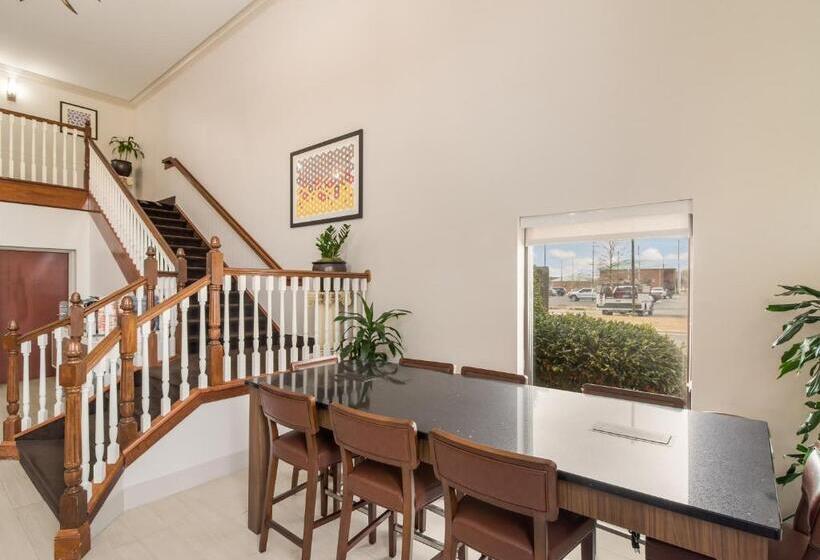 هتل Clarion Pointe New Bern