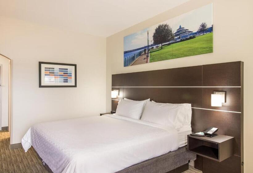 هتل Clarion Pointe New Bern