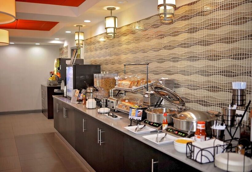 فندق Comfort Inn & Suites Carrollton