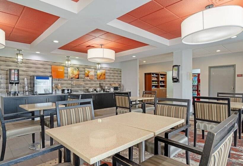 فندق Comfort Inn & Suites Carrollton