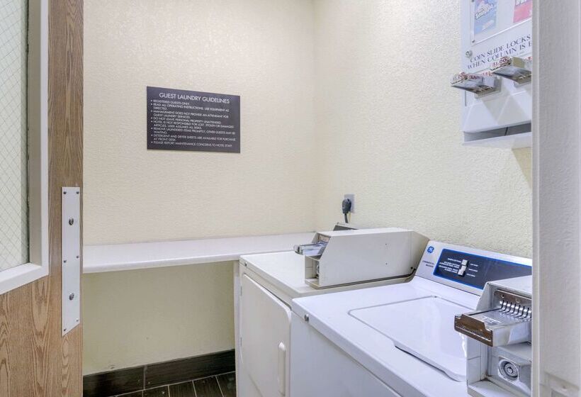 Отель Comfort Inn & Suites