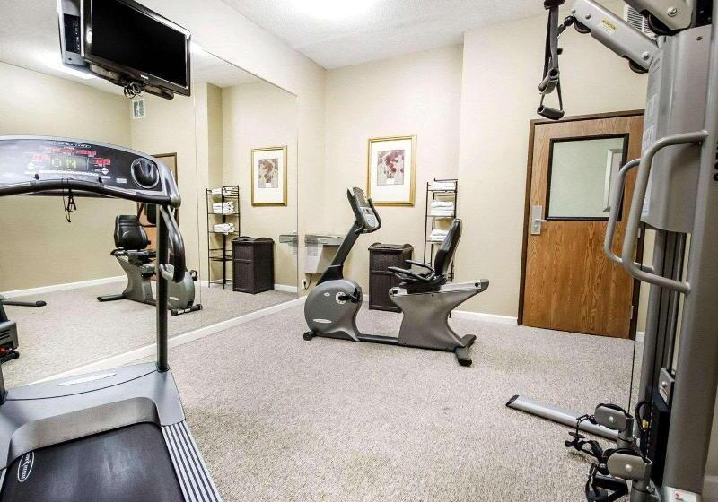 Отель Comfort Inn & Suites