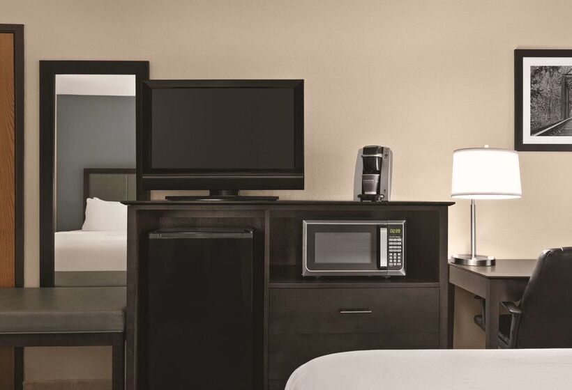 בית מלון כפרי Country Inn & Suites By Radisson, Auburn, In