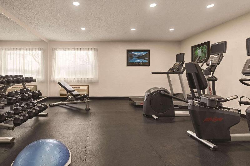 בית מלון כפרי Country Inn & Suites By Radisson, Auburn, In
