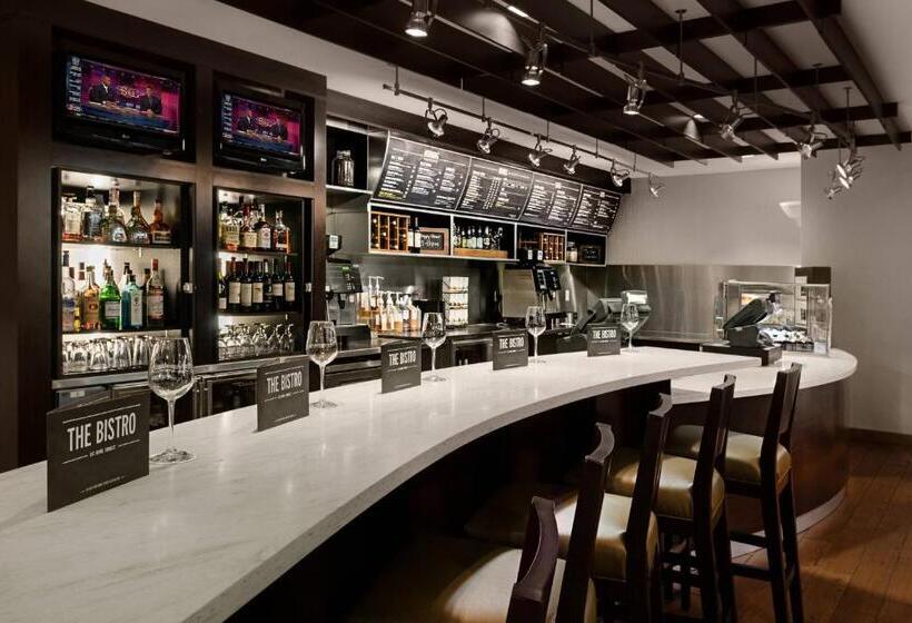 هتل Courtyard Miami Downtown Brickell Area