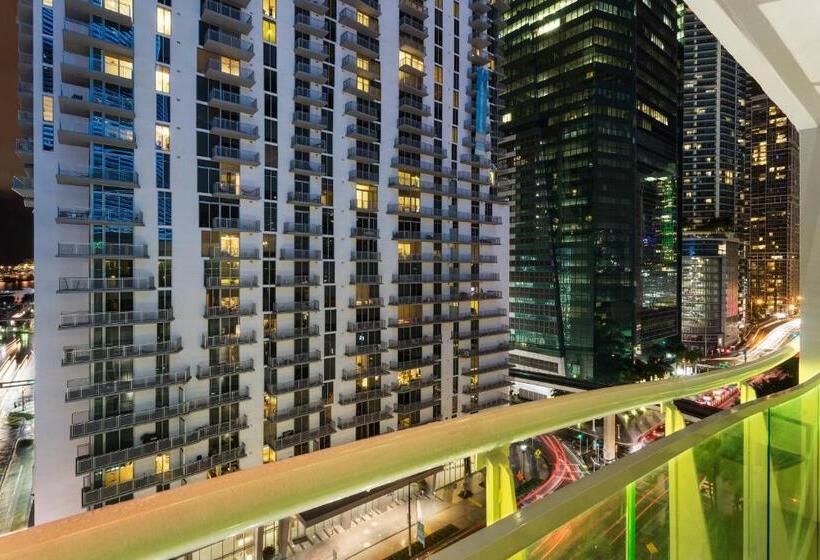 هتل Courtyard Miami Downtown Brickell Area