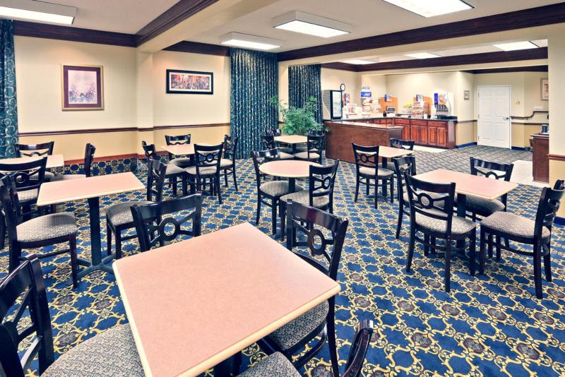 هتل Days Inn & Suites By Wyndham Tahlequah