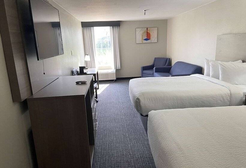 هتل Days Inn & Suites By Wyndham Tahlequah