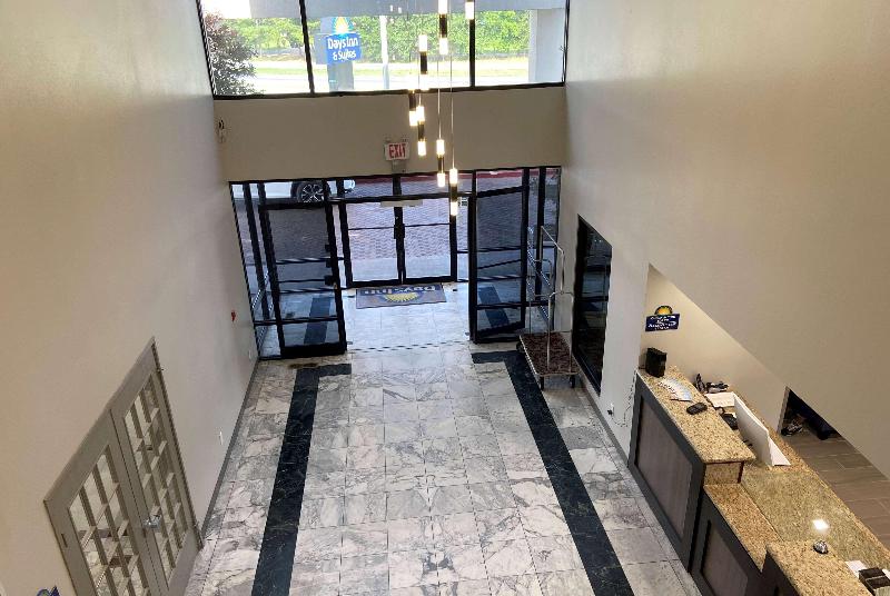 هتل Days Inn & Suites By Wyndham Tahlequah