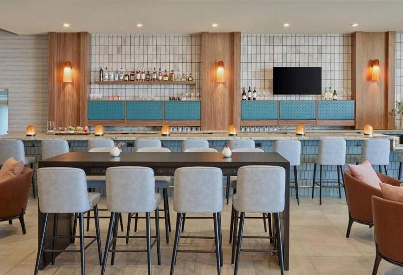 Delta Hotels By Marriott Denver Thornton