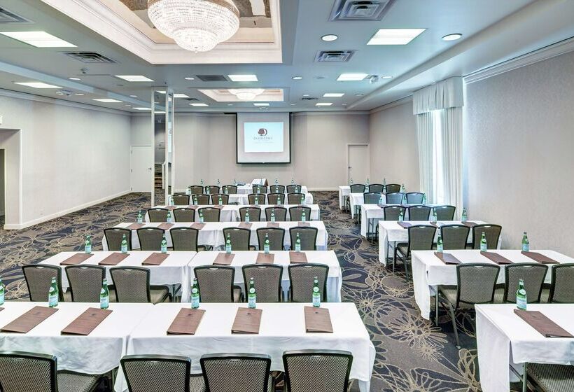 هتل Doubletree By Hilton Milwaukee Downtown