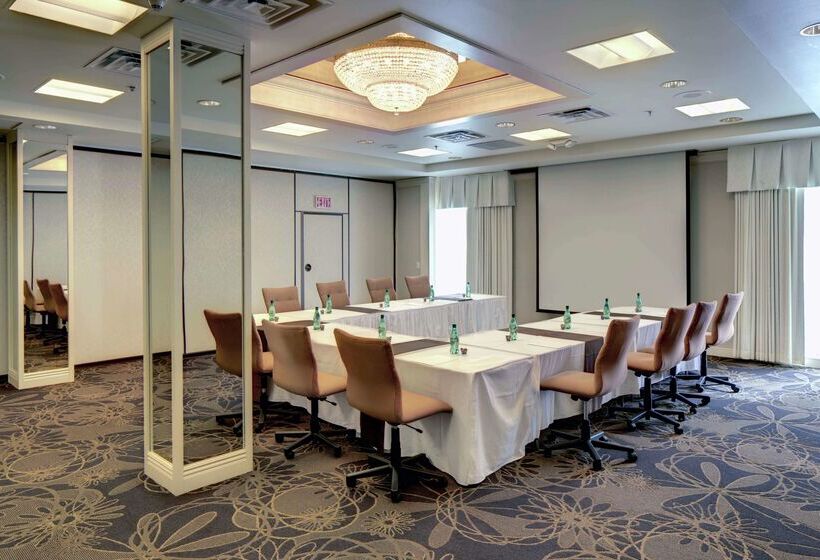 هتل Doubletree By Hilton Milwaukee Downtown