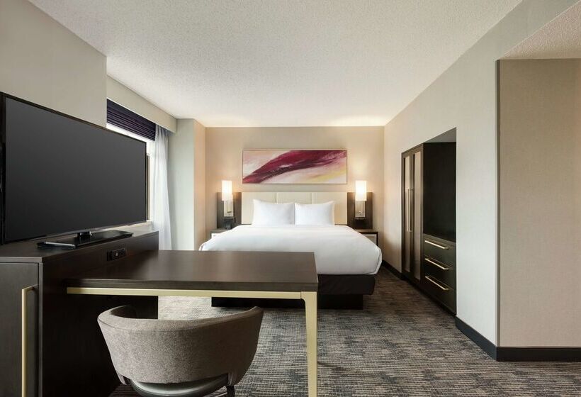 هتل Doubletree By Hilton St. Paul East