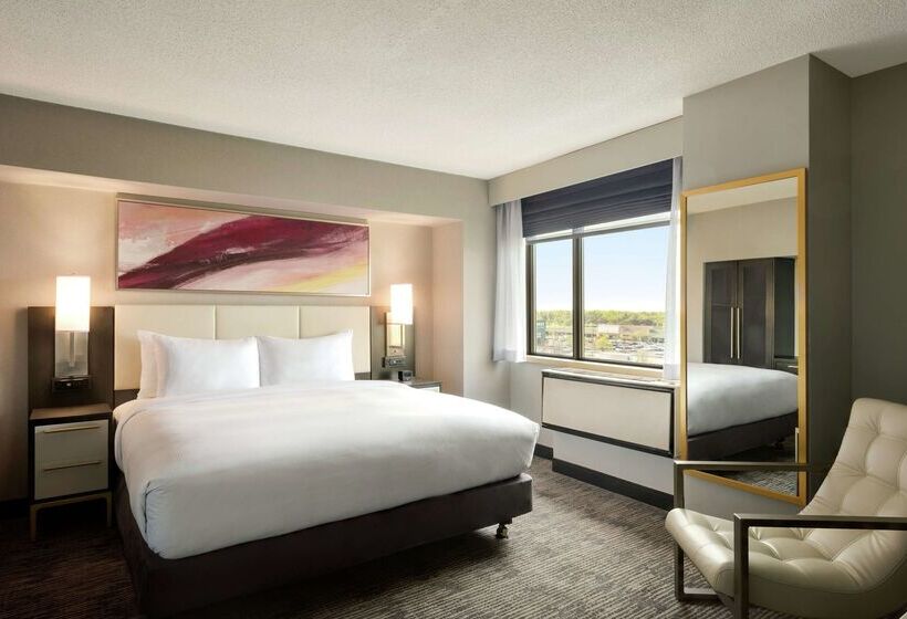 هتل Doubletree By Hilton St. Paul East