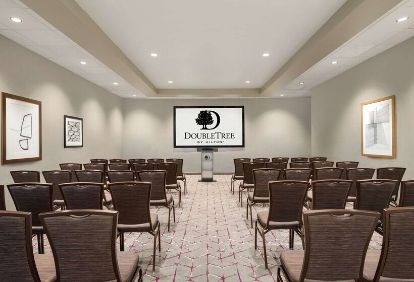 هتل Doubletree By Hilton St. Paul East