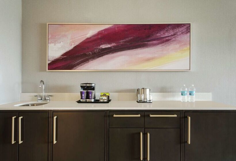 هتل Doubletree By Hilton St. Paul East