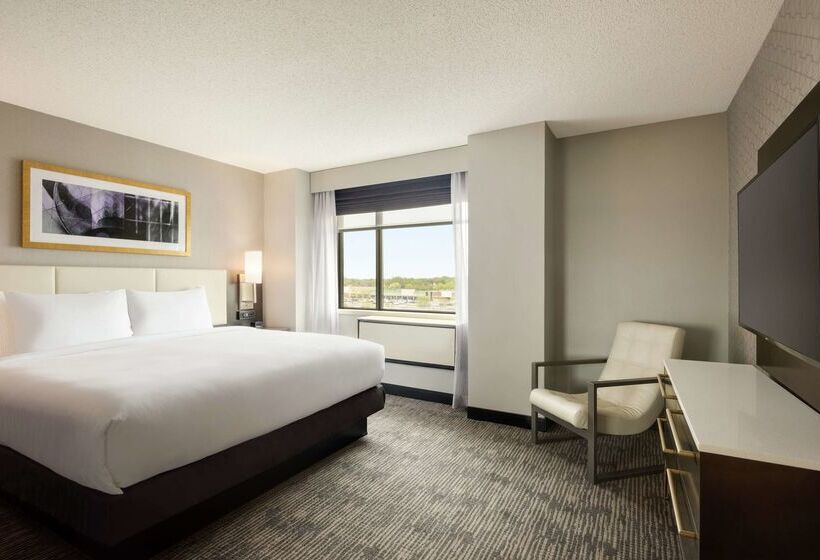 هتل Doubletree By Hilton St. Paul East