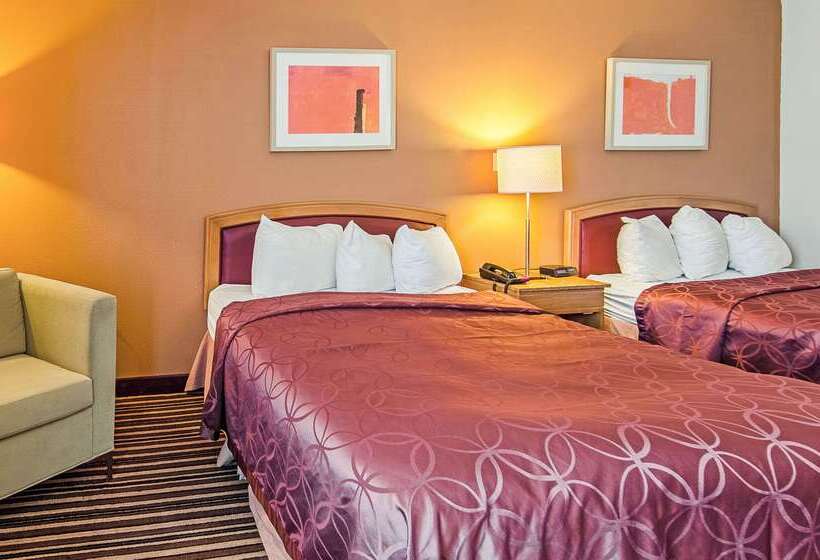 호텔 Econo Lodge Inn & Suites