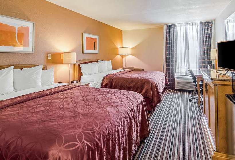 호텔 Econo Lodge Inn & Suites