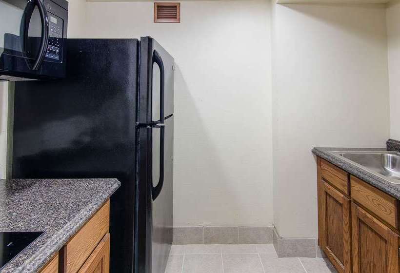 호텔 Econo Lodge Inn & Suites