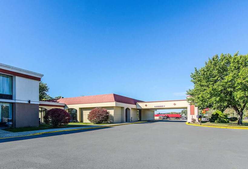 호텔 Econo Lodge Inn & Suites