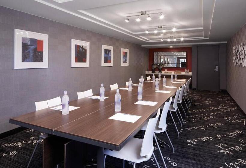 هتل Fairfield Inn & Suites By Marriott Camarillo