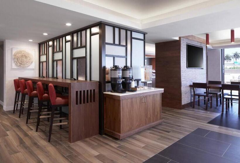 هتل Fairfield Inn & Suites By Marriott Camarillo