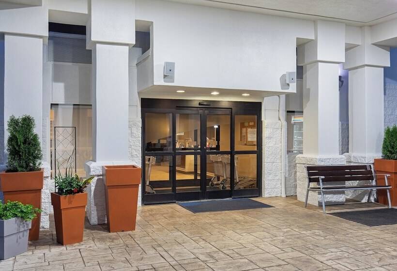هتل Holiday Inn Express And Suites Kimball By Ihg